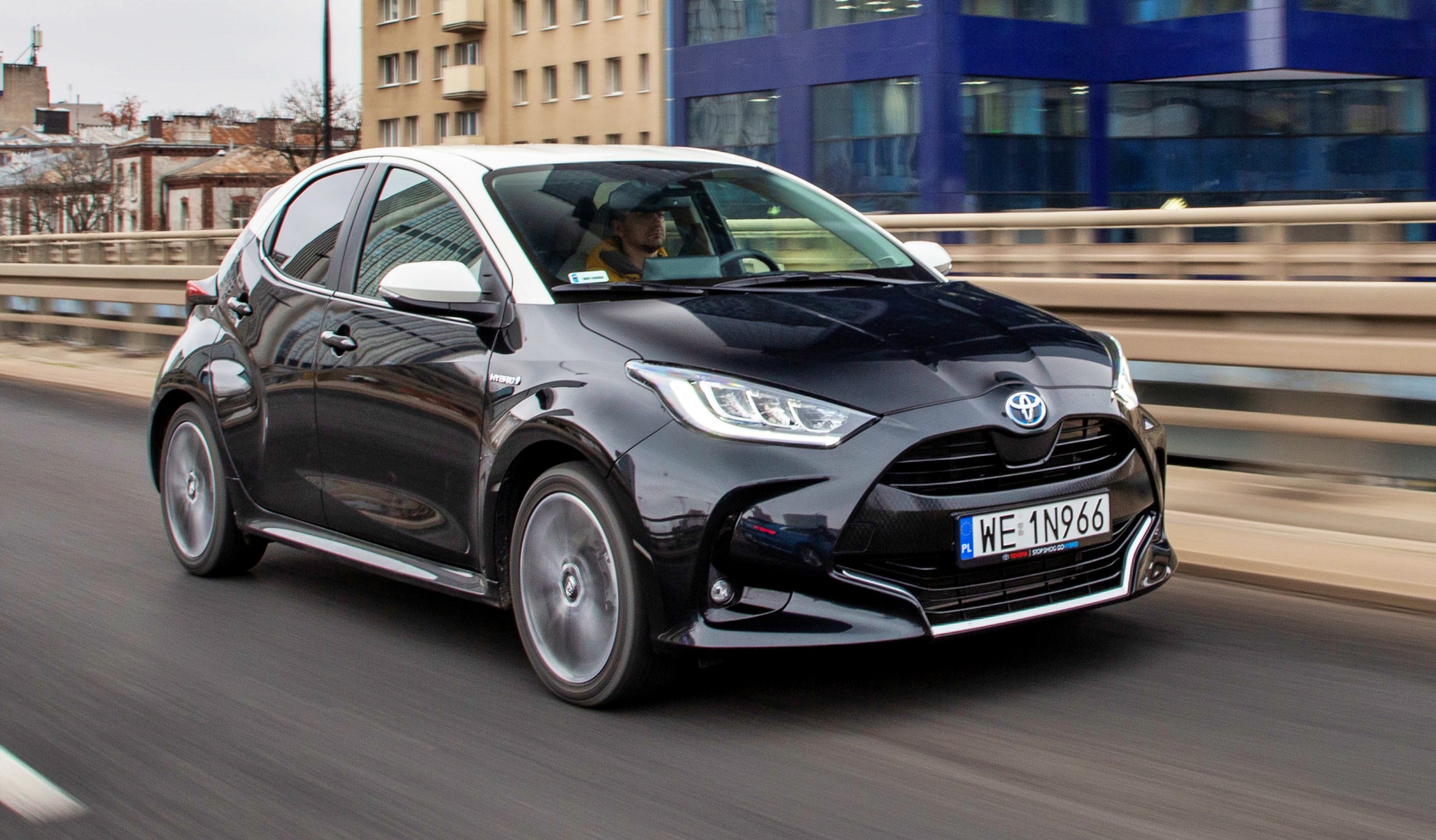 Toyota Yaris ruch przodem