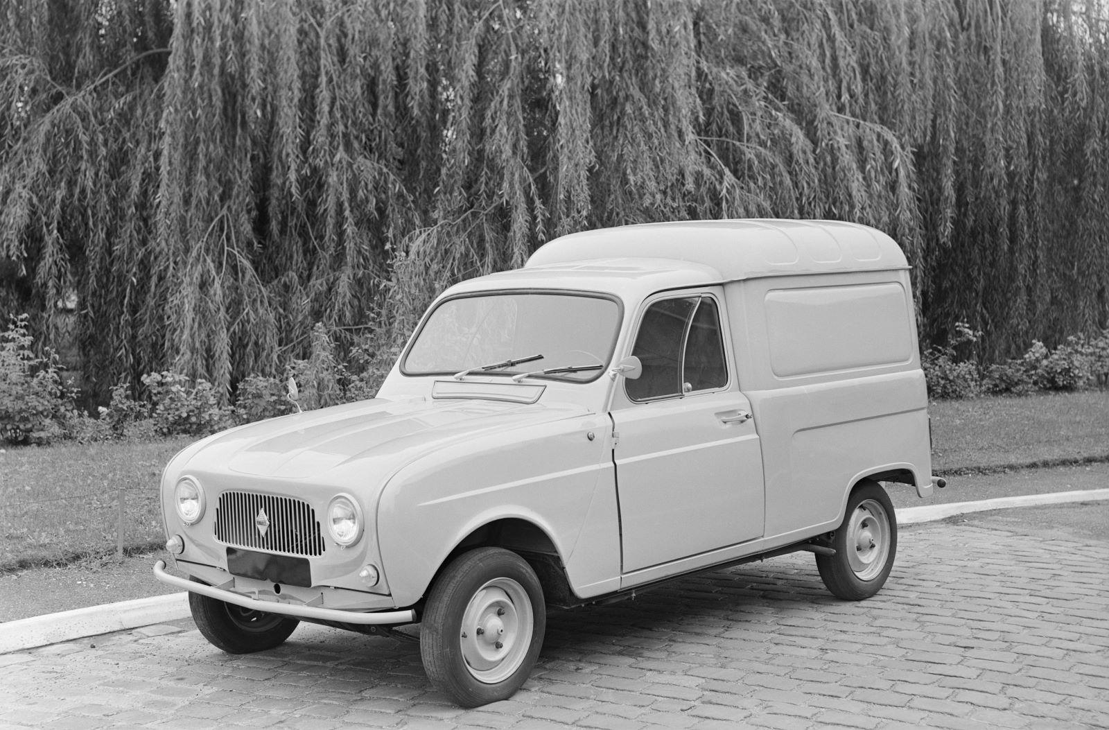 Renault 4 dostawczy - przód