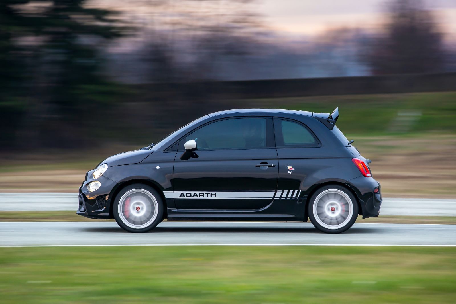 Abarth 695 Esseesse - bok, profil