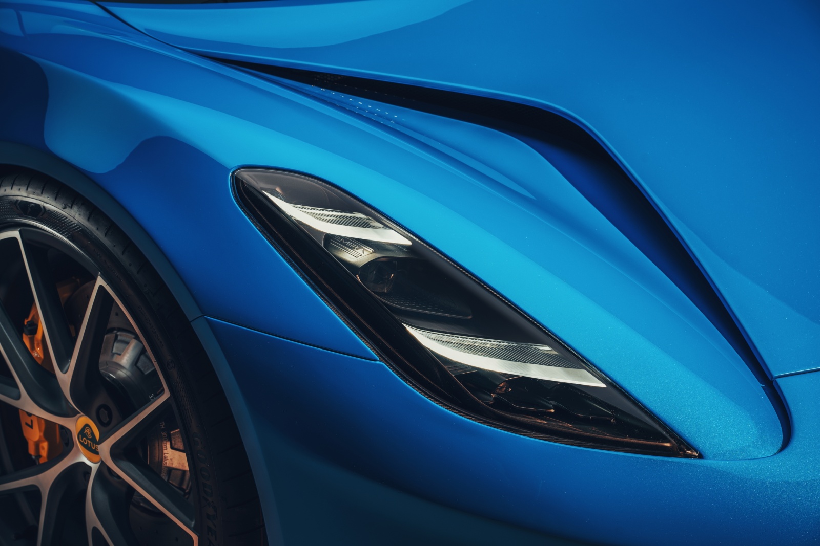 Lotus Emira - reflektor