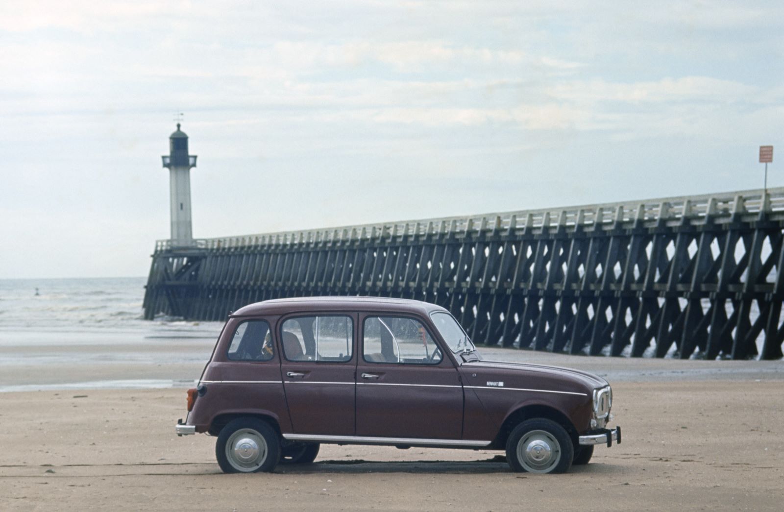 Renault 4 - bok, profil