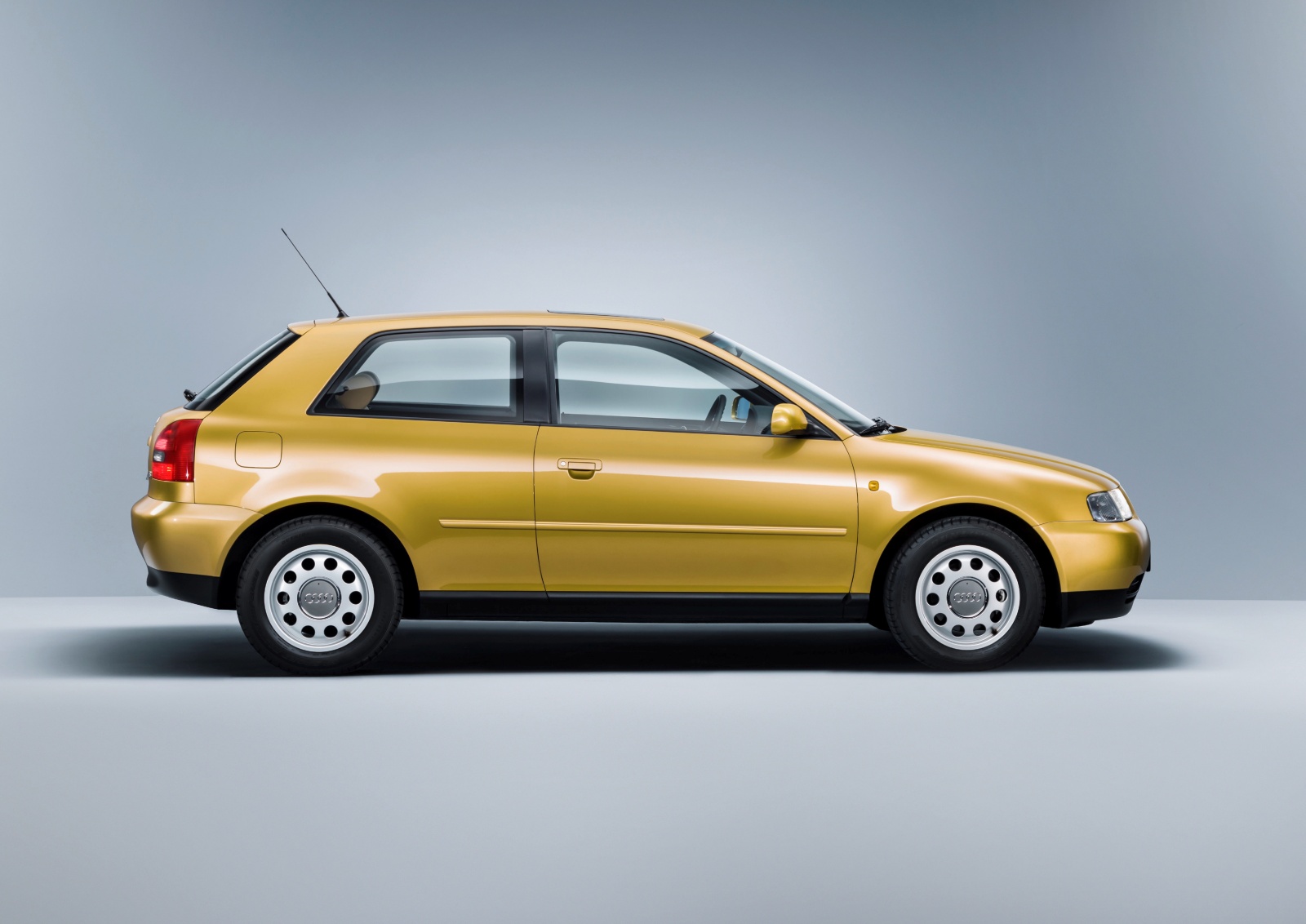 Audi A3 pierwsza generacja - profil, bok