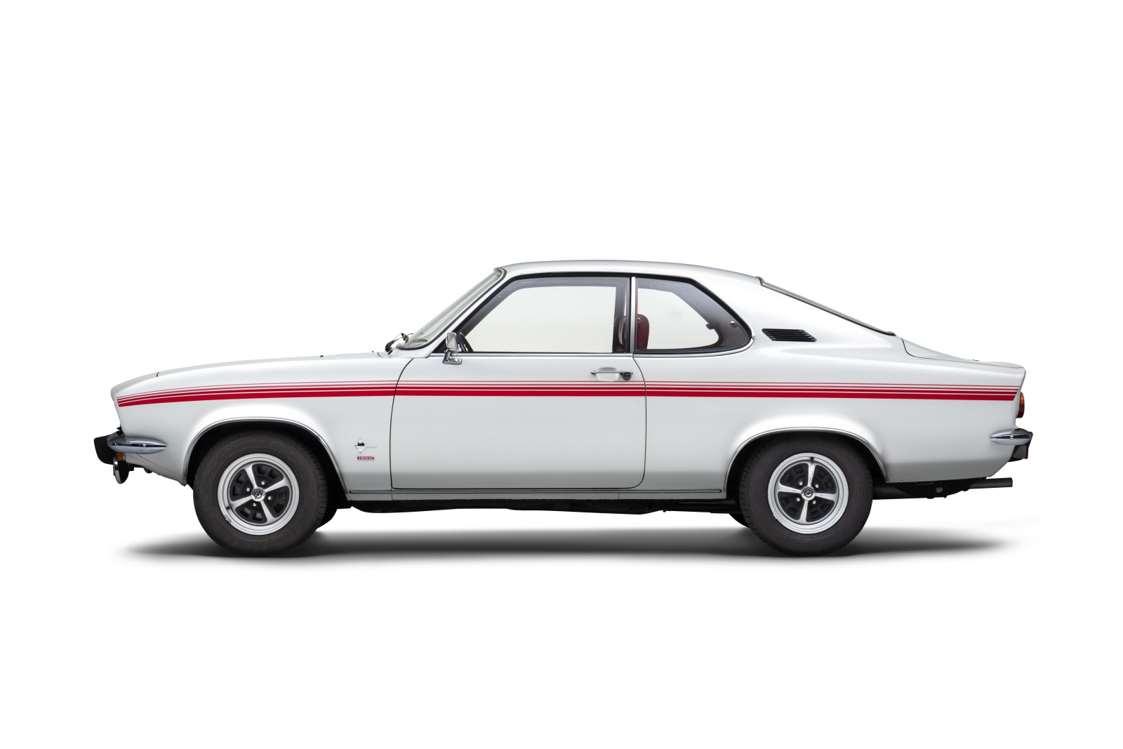 Opel Manta pierwsza generacja - bok, profil