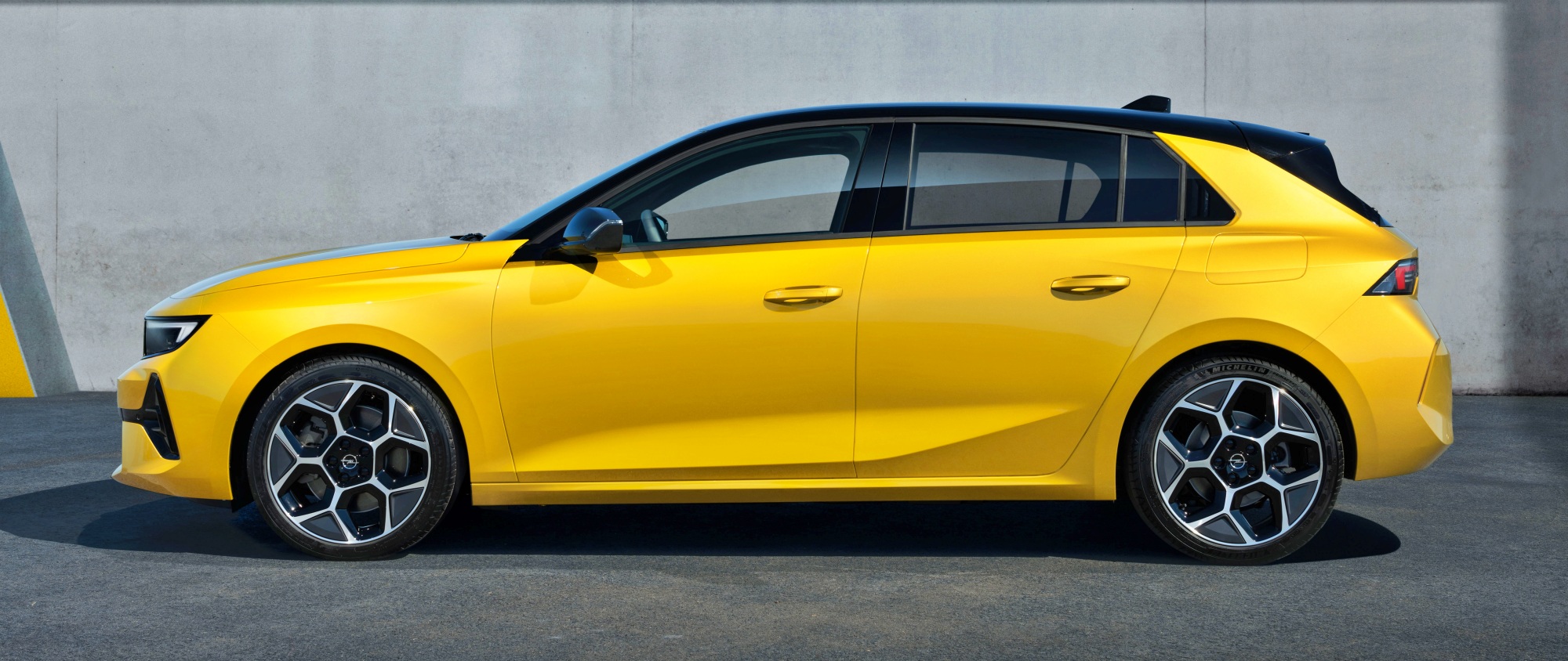 Opel Astra bok