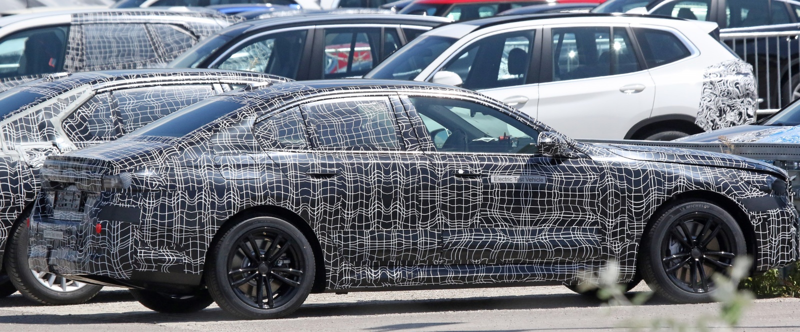 BMW serii 5 - bok, profil