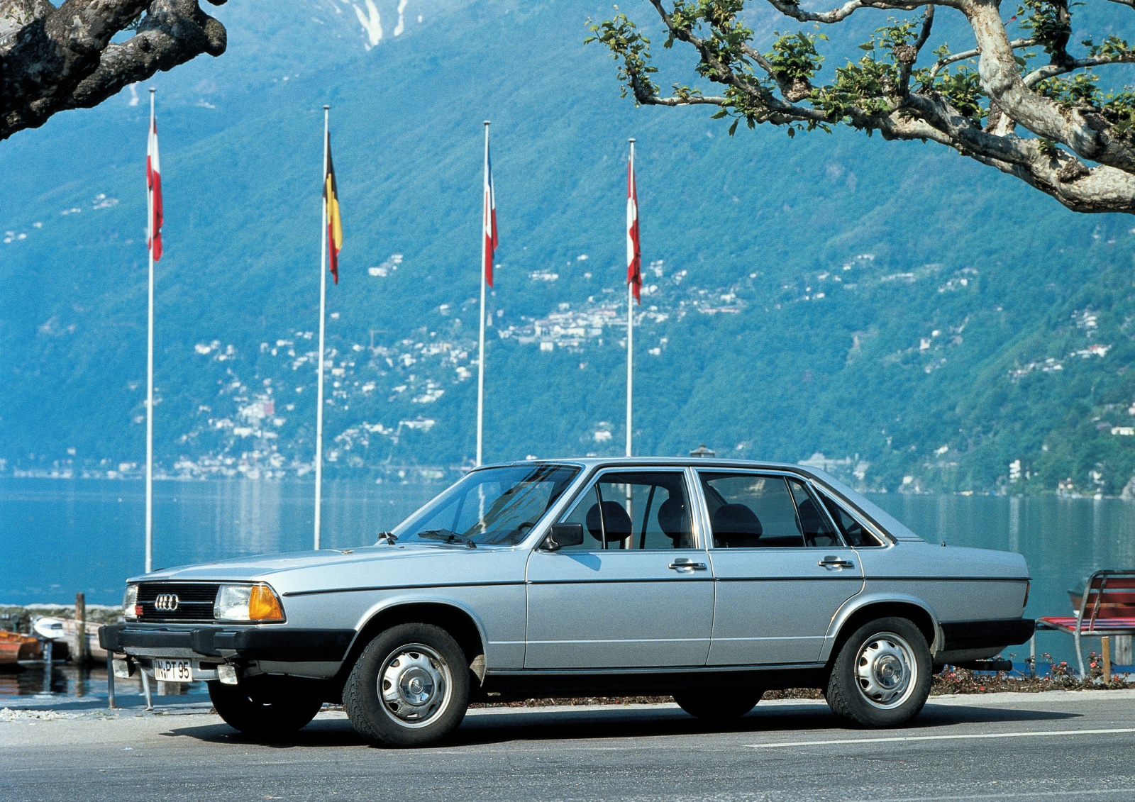 Audi 100 C2 - przód