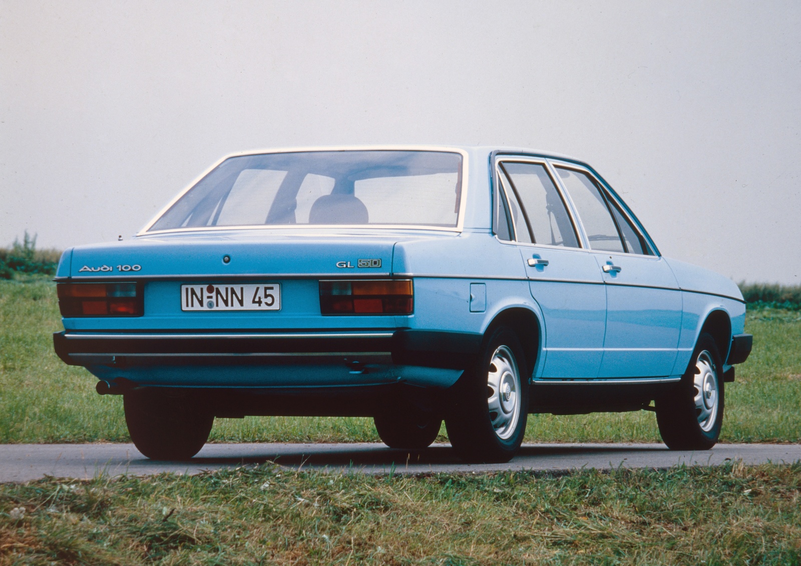 Audi 100 C2 - tył