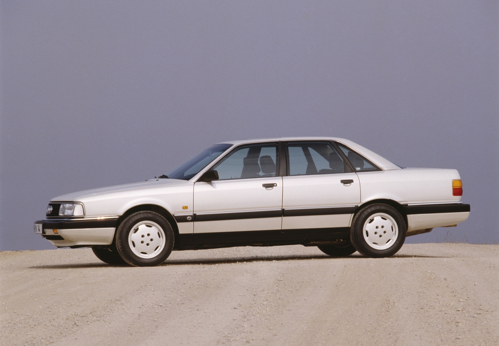 Audi 100 C3 - bok, profil