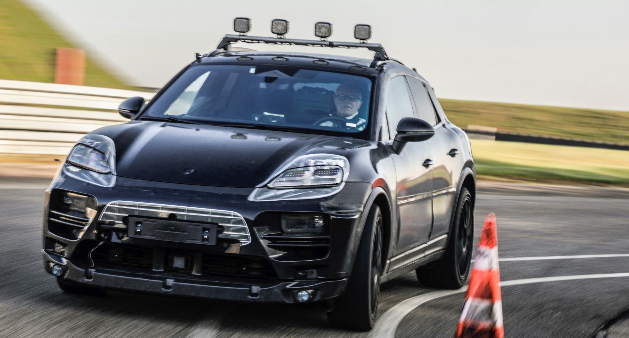 Porsche Maca elektryczne