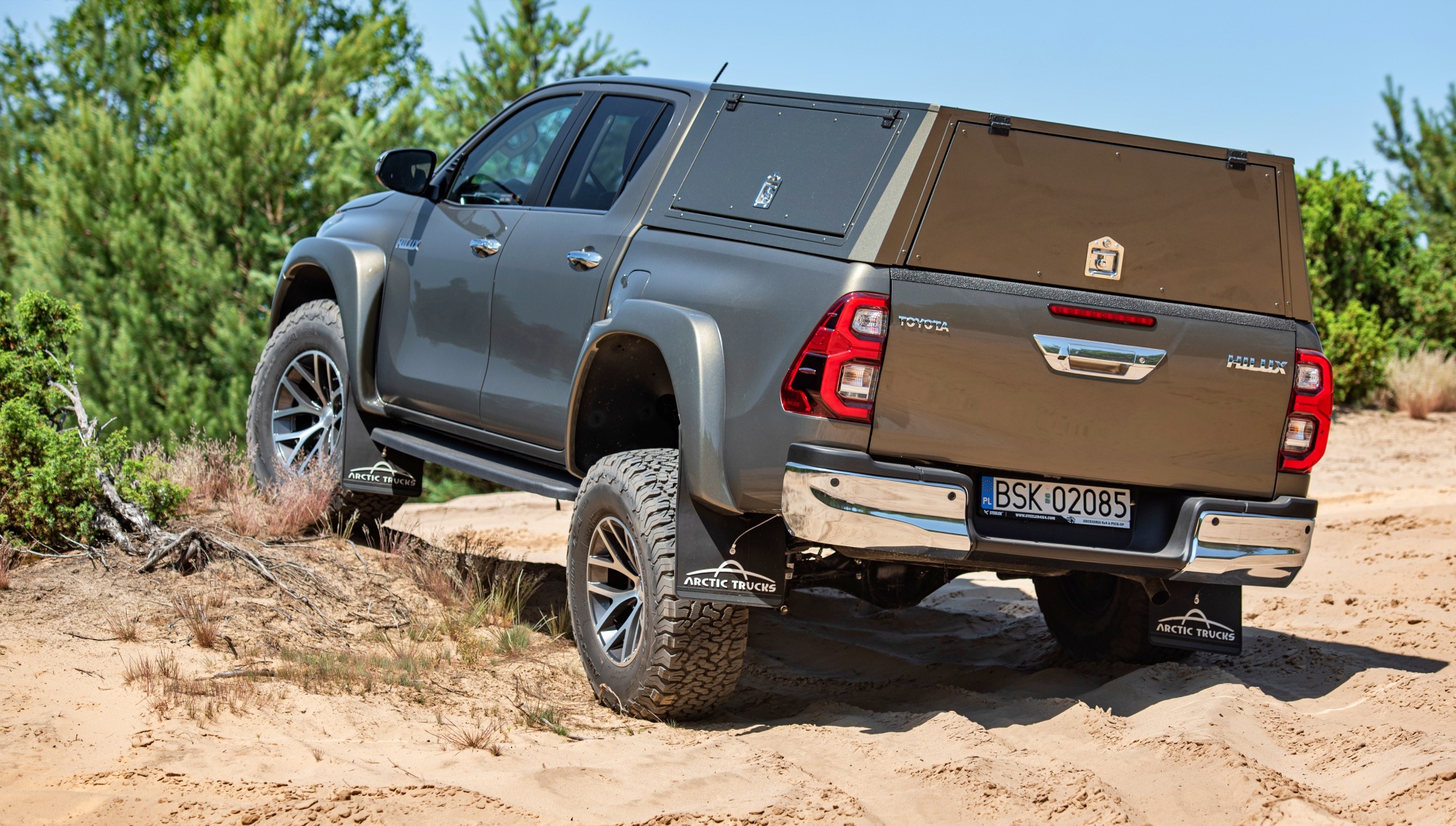Toyota Hilux Arctic Trucks tył