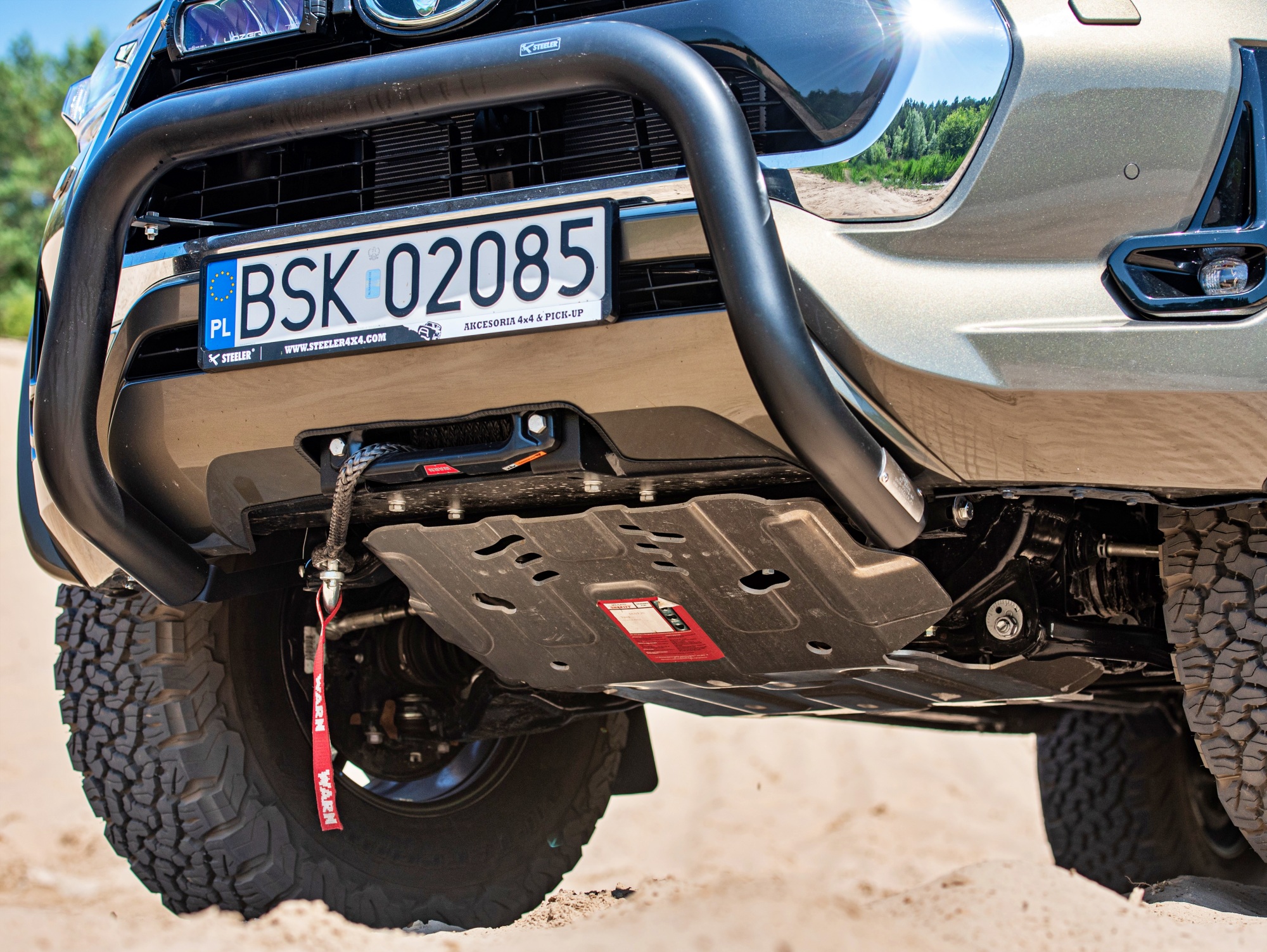 Toyota Hilux Arctic Trucks wyciągarka