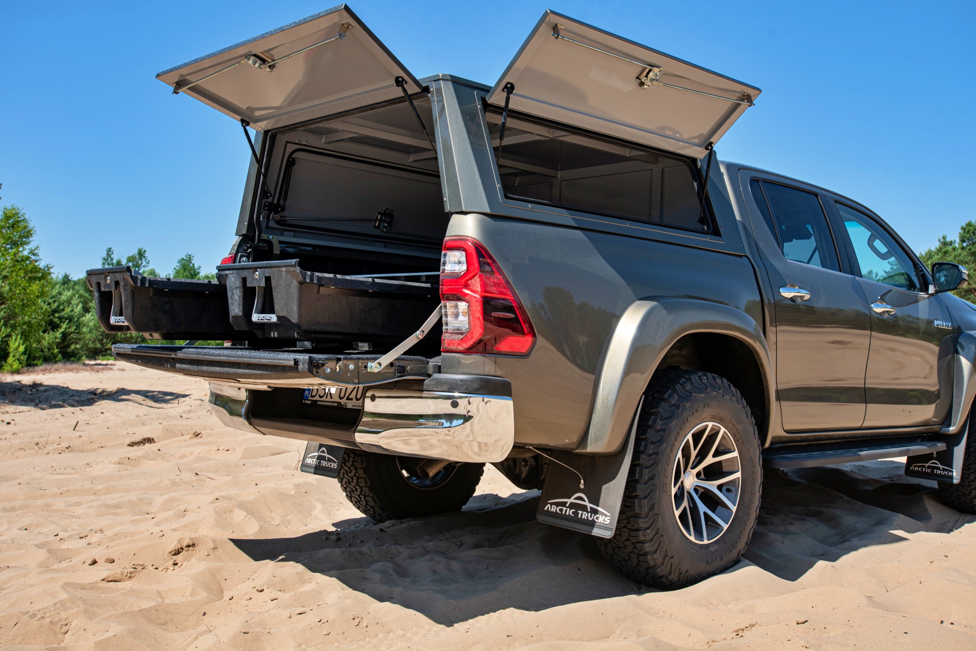 Toyota Hilux Arctic Trucks tył