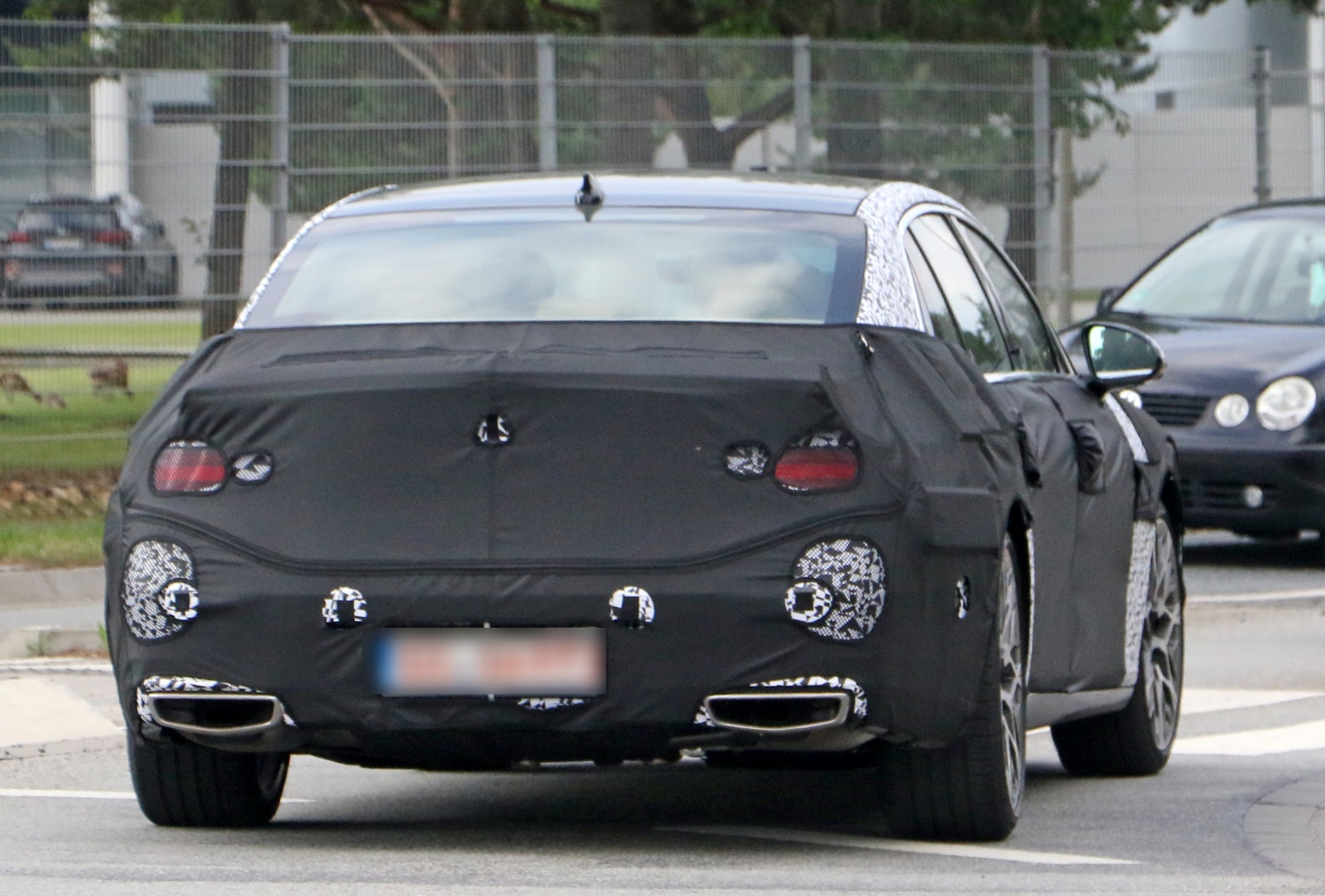 Genesis G90 druga generacja - tył