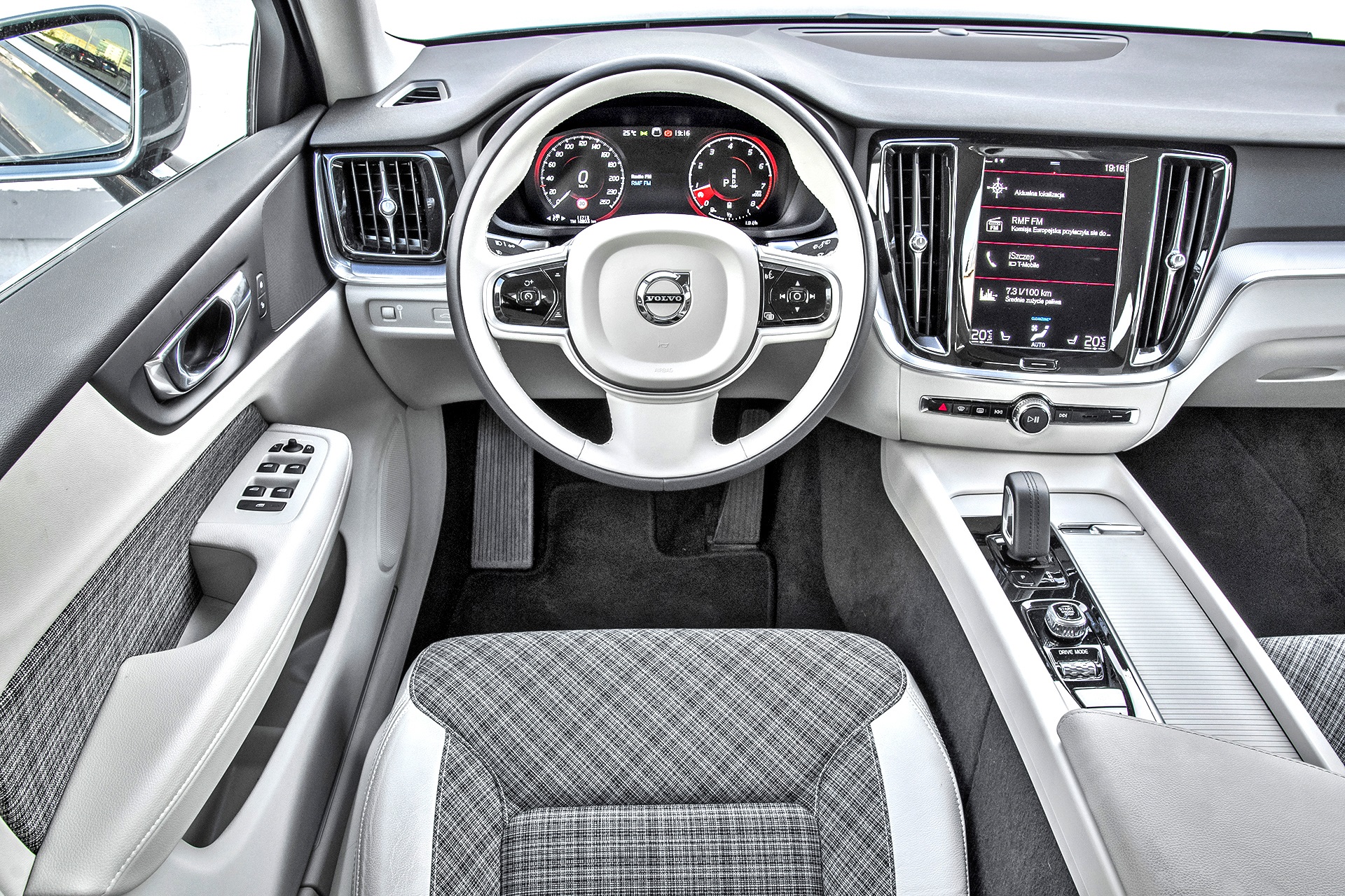 2021 Volvo V60 B4 - kokpit