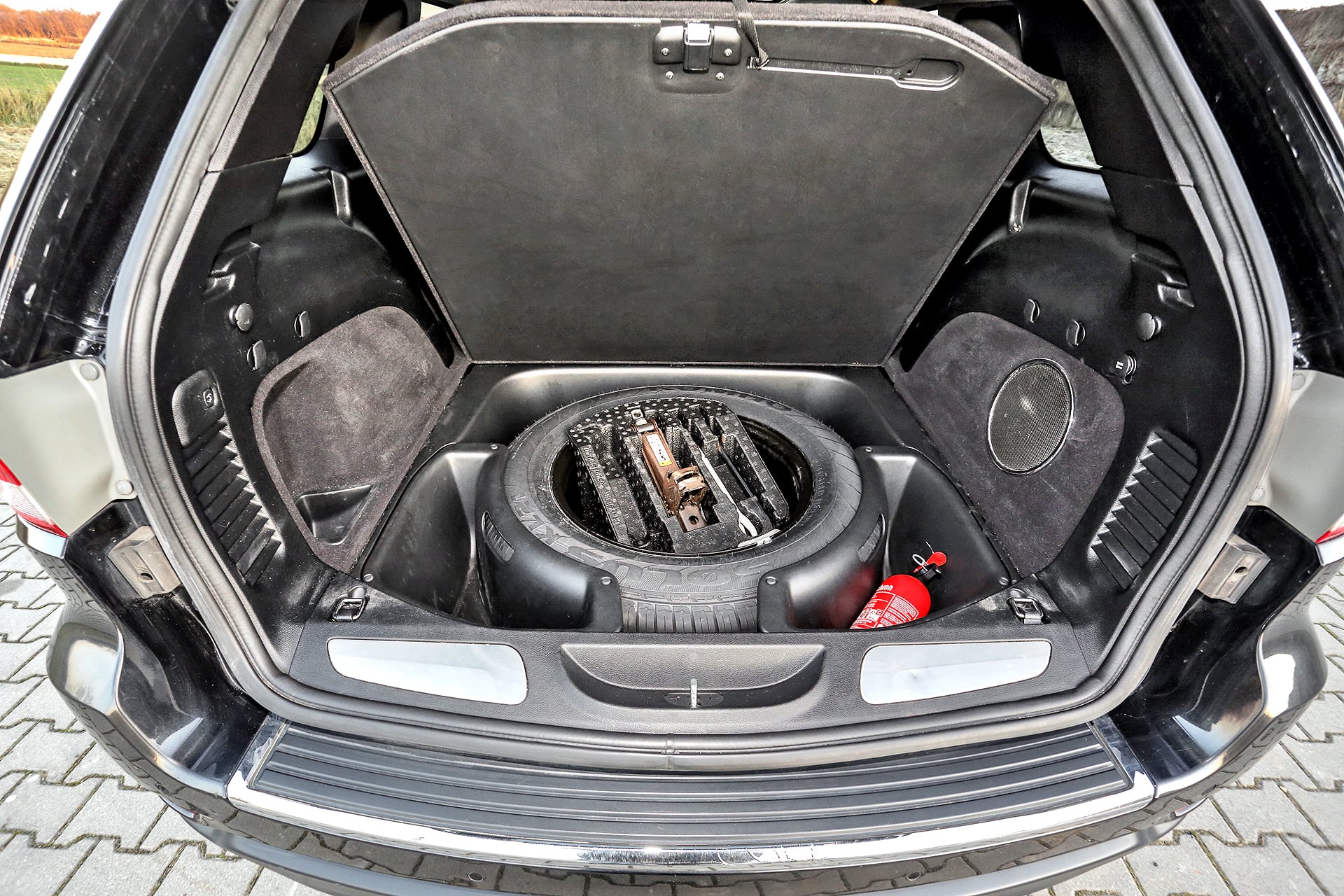 Jeep Grand Cherokee WK2 3.0 CRD bagażnik