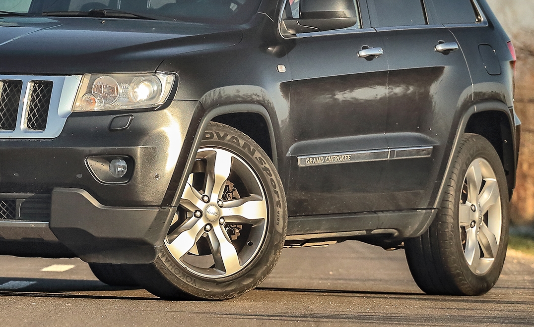 Jeep Grand Cherokee WK2 3.0 CRD koło w skręcie