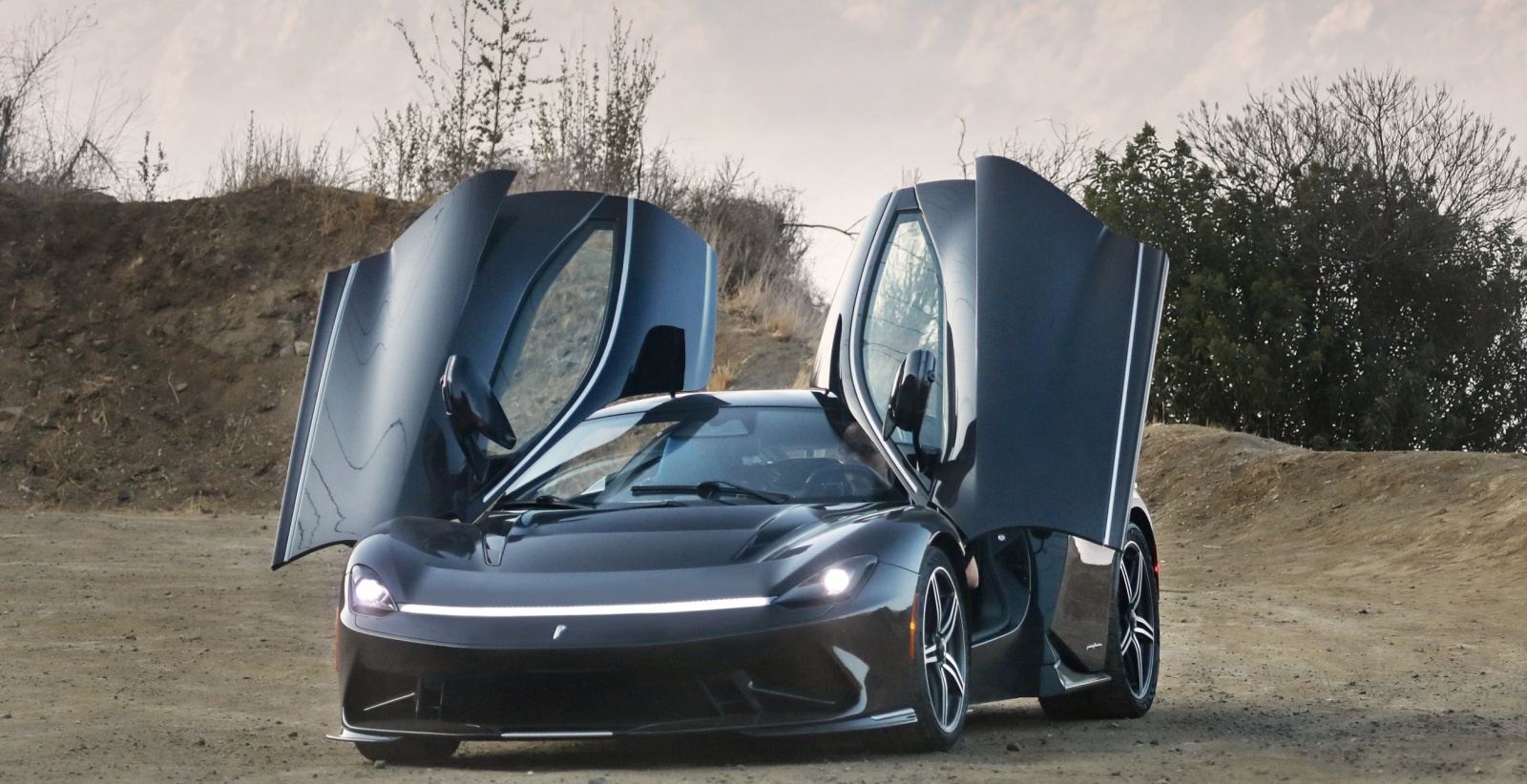 Automobili Pininfarina Battista - przód, drzwi