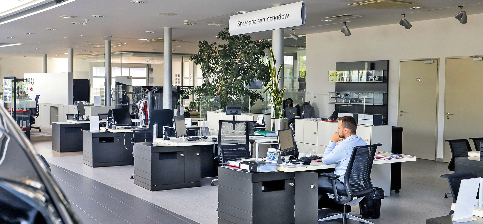 Wnętrze salonu samochodowego