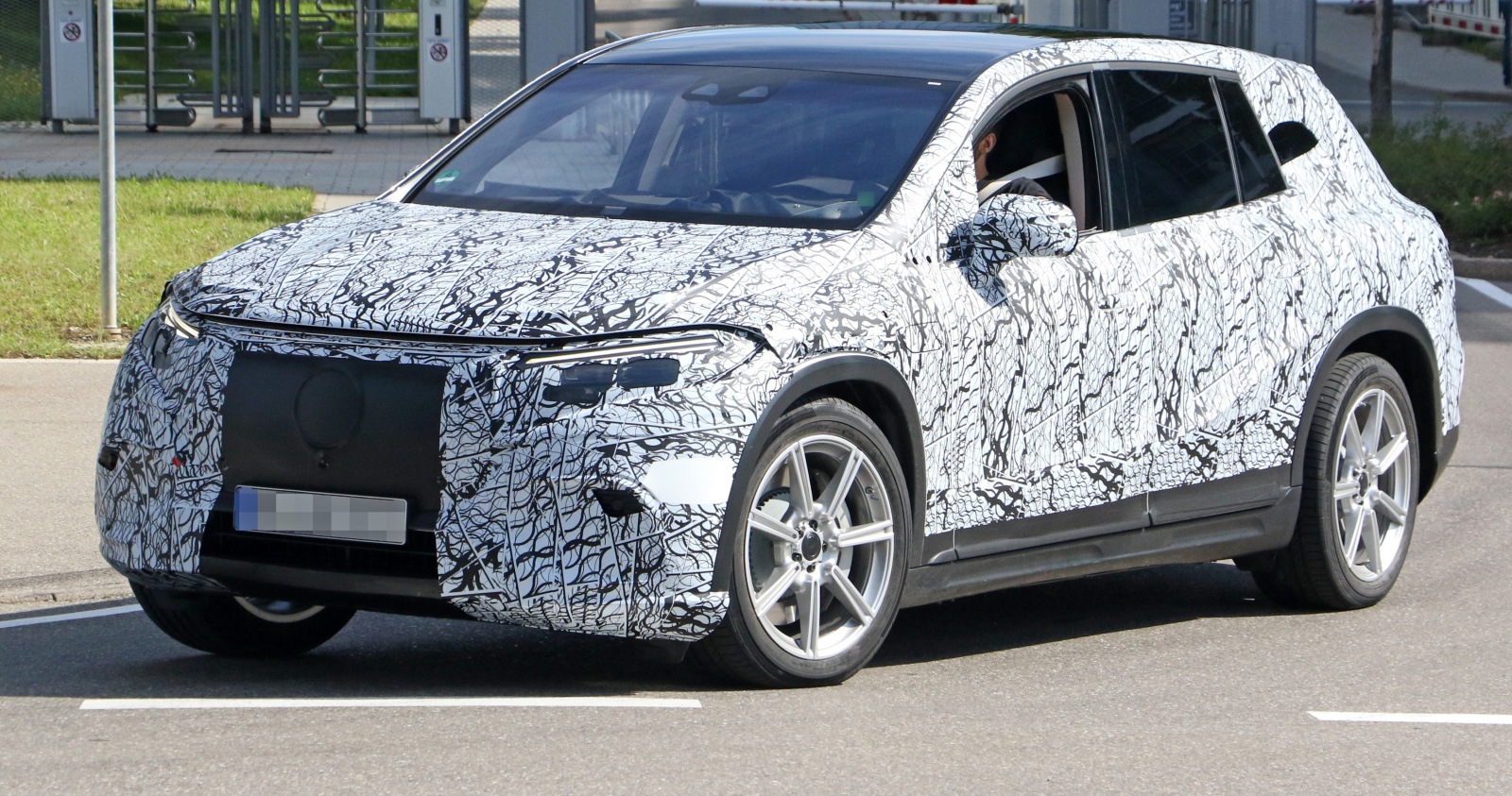 Mercedes EQS SUV - przód