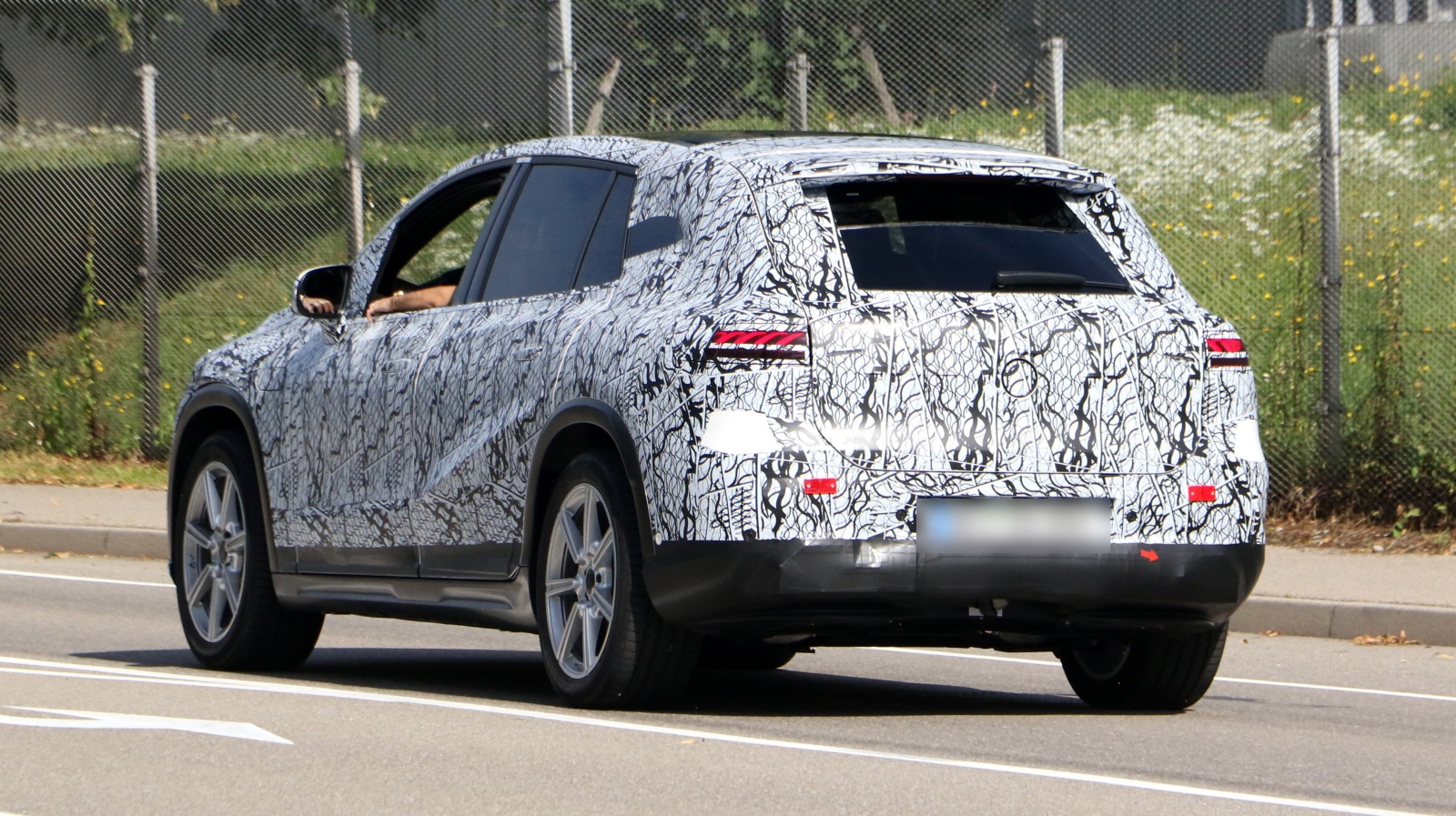 Mercedes EQS SUV - tył