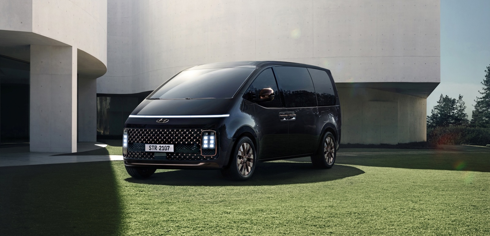 Hyundai Staria wersja Premium przód i bok