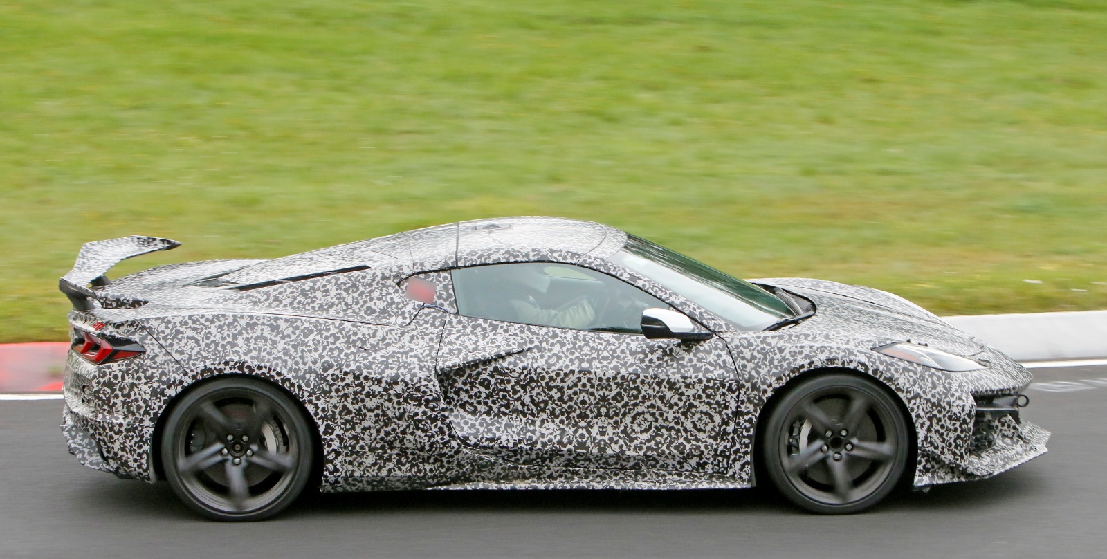 Chevrolet Corvette Z06 - profil, bok
