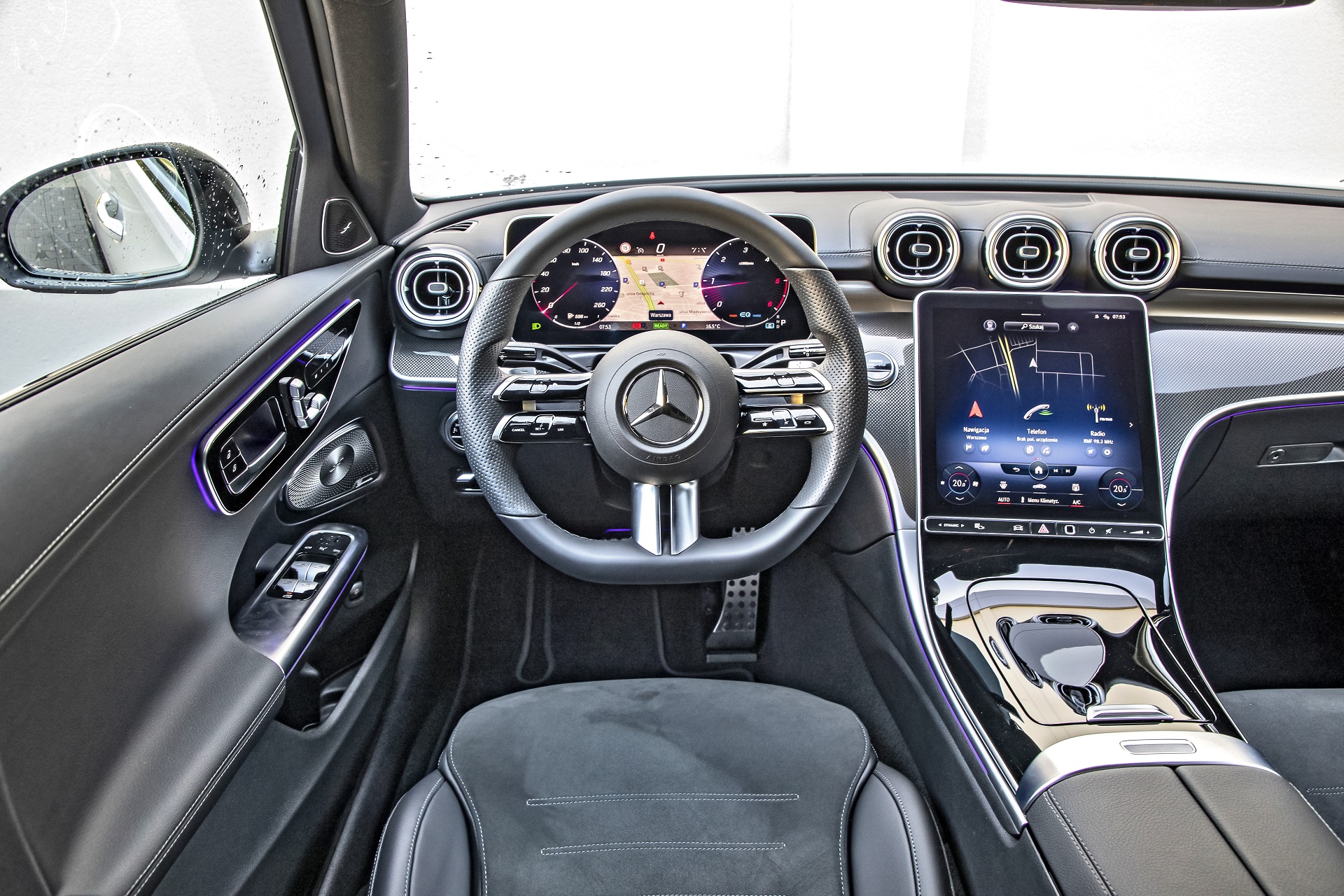 2021 Mercedes C220d - kokpit
