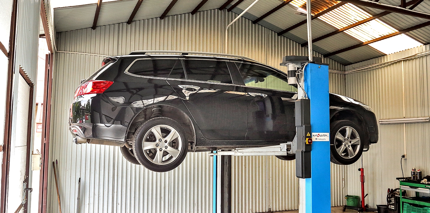 Honda Accord VIII 2.0 Tourer na podnośniku