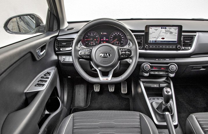 Kia Stonic 1.0 T-GDi MHEV 6iMT - kokpit