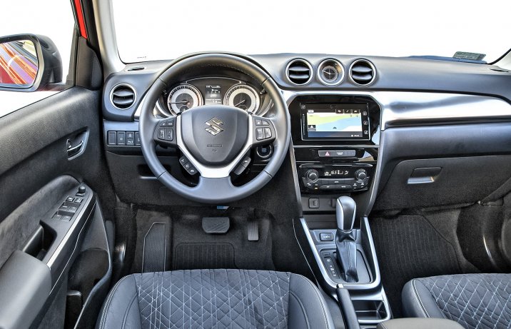 Suzuki Vitara 1.4 Boosterjet Hybrid 6AT - deska rozdzielcza