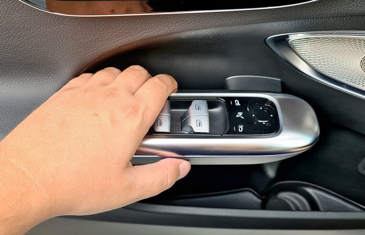 2021 Mercedes C 220 d - uchwyt