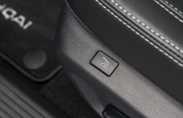 2012 Nissan Qashqai - przycisk