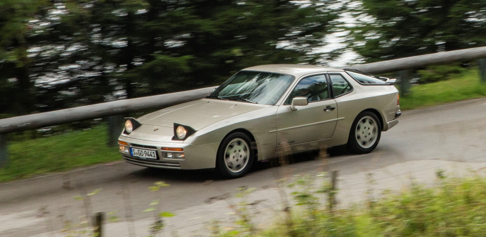 Porsche 944 - przód, bok