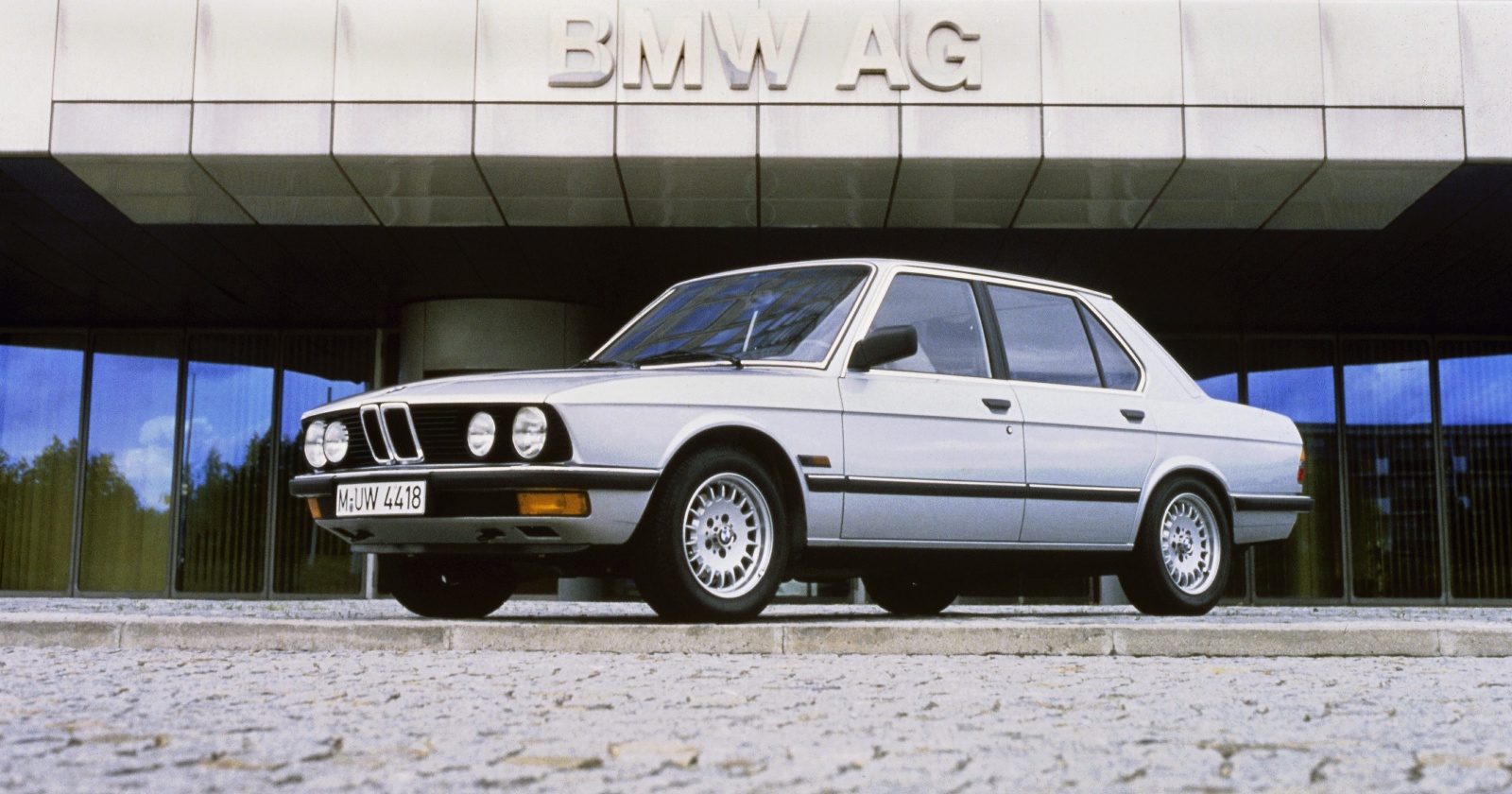 BMW serii 5 E28 - przód