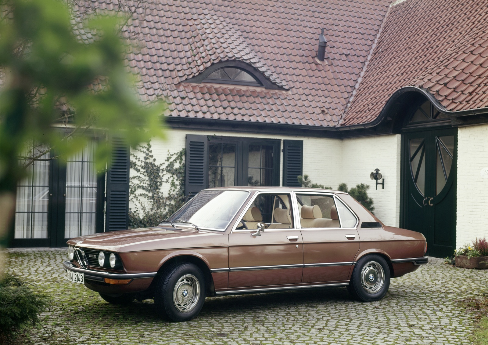 BMW serii 5 E12 - przód