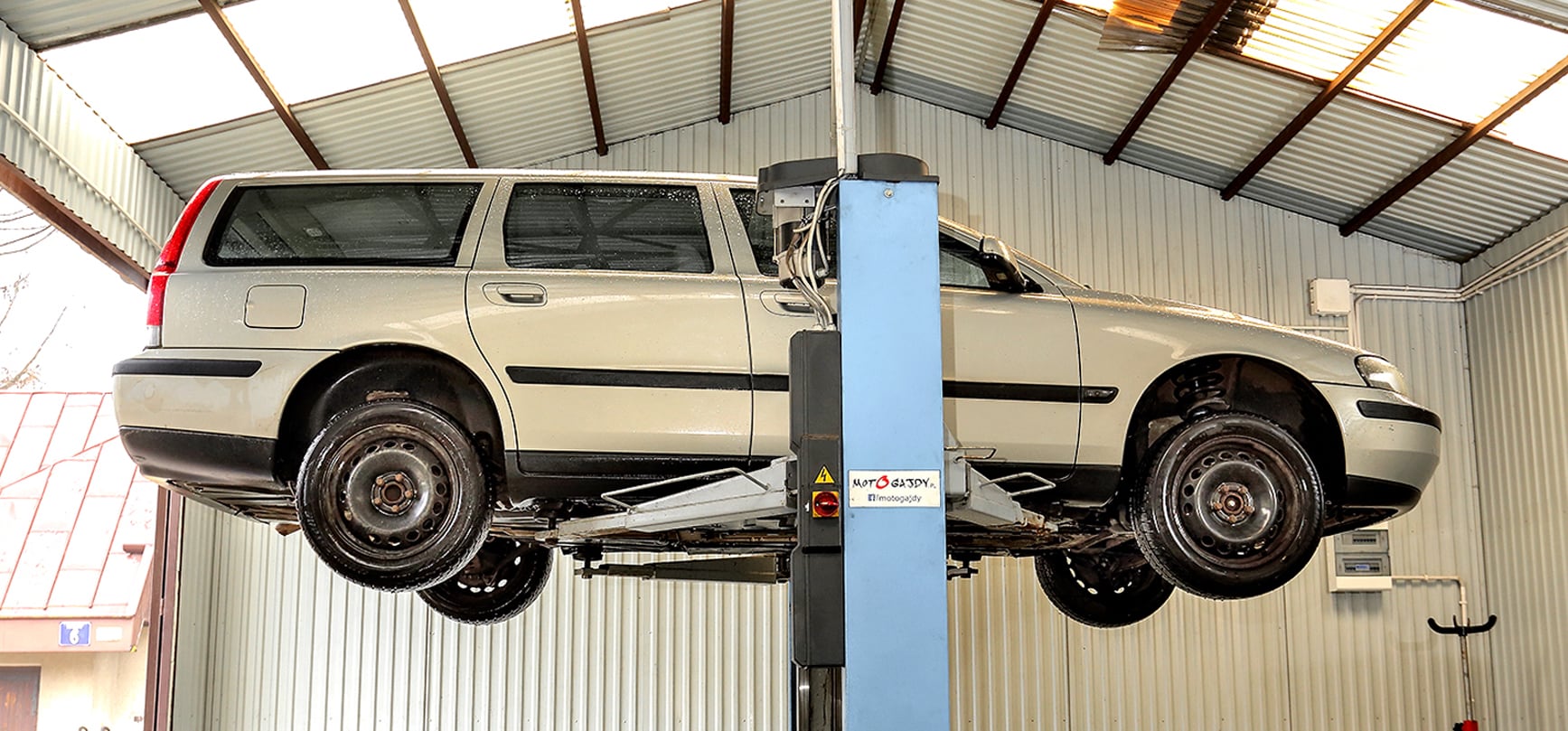 Volvo V70 II T5 na podnośniku