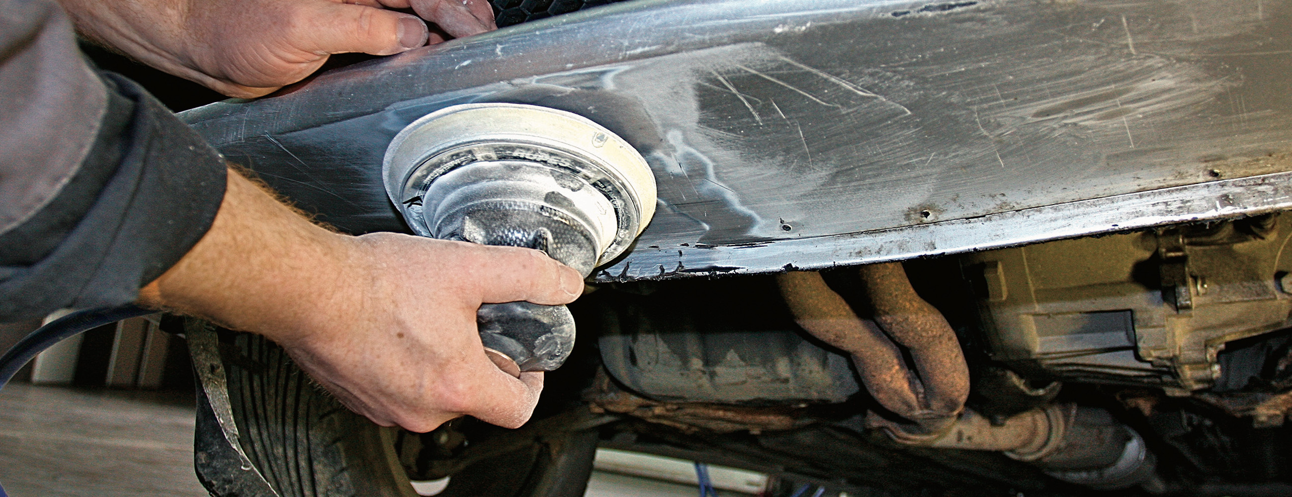 polerowanie szpachli na zderzaku