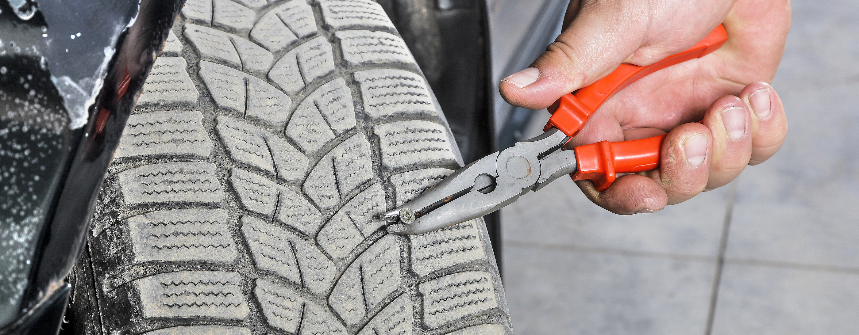 Usunięcie ciała obcego z opony