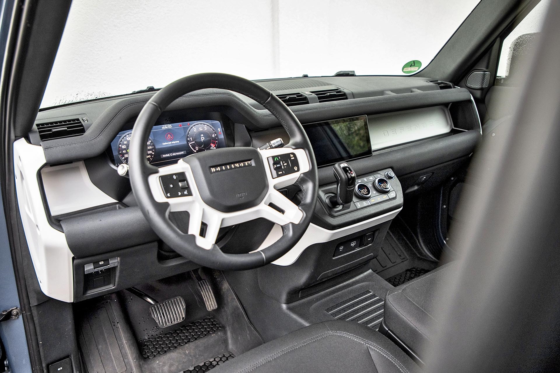 Land Rover Defender 90 D200 Hard Top - kokpit