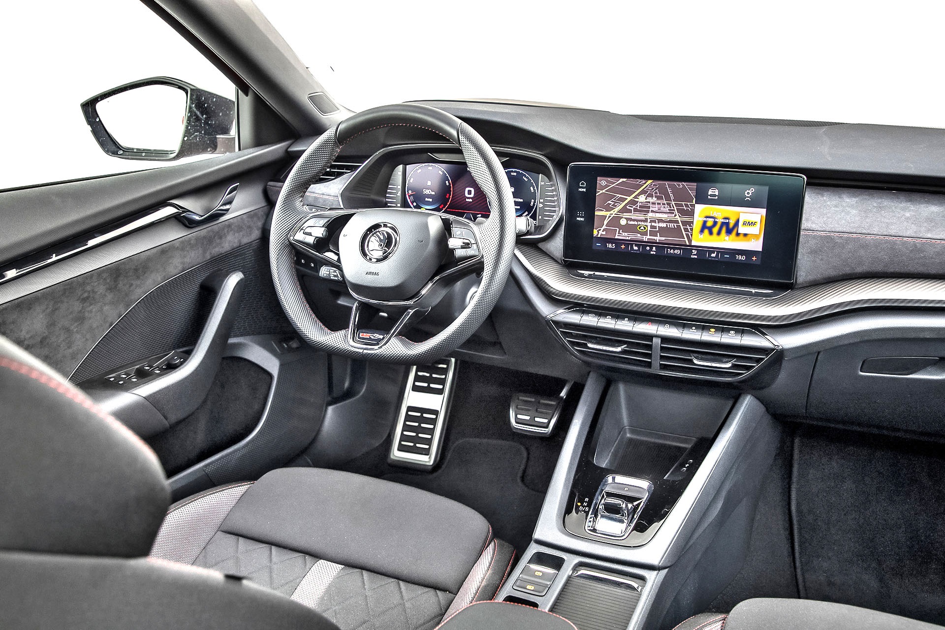 2021 Skoda Octavia RS 2.0 TSI 245 DSG - kokpit