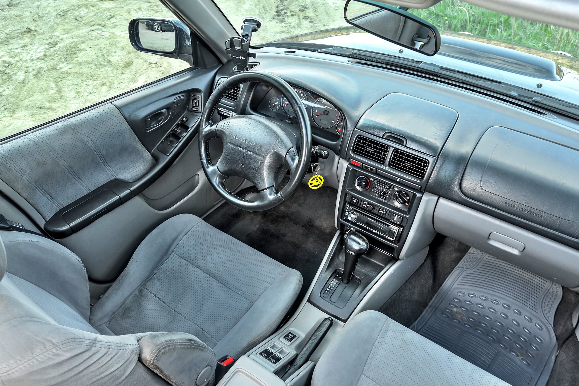 Subaru Forester 2.0 S-Turbo deska rozdzielcza widok z góry