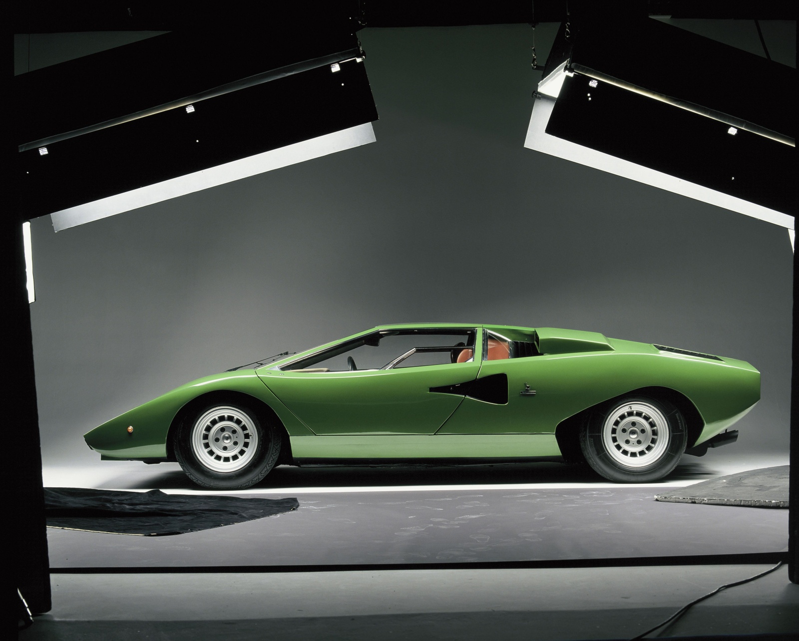 Lamborghini Countach LP 400 - bok, profil