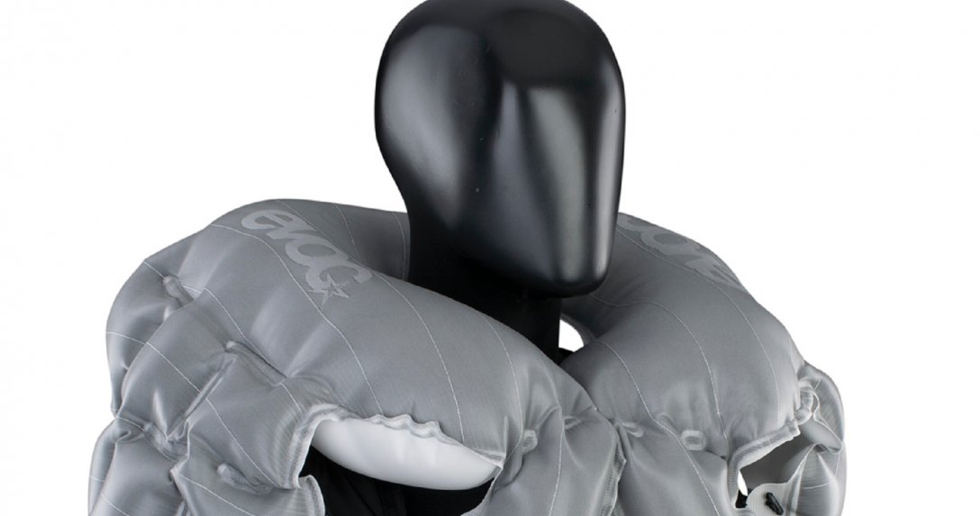 manekin z poduszką powietrzną