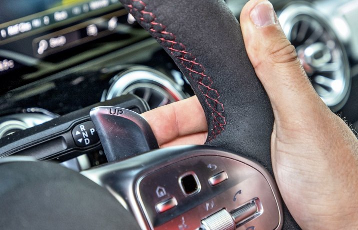 Mercedes-AMG GLB 35 4Matic - łopatki automatu