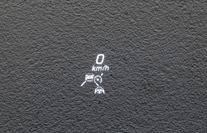 Mercedes-AMG GLB 35 4Matic - ekran head-up