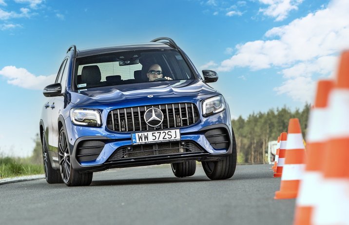 Mercedes-AMG GLB 35 4Matic - slalom