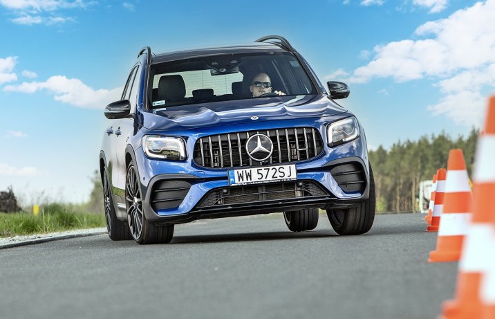 Mercedes-AMG GLB 35 4Matic - slalom