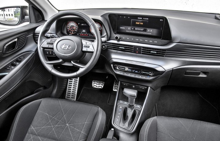 2021Hyundai Bayon 1.0 T-GDI 7DCT - deska rozdzielcza