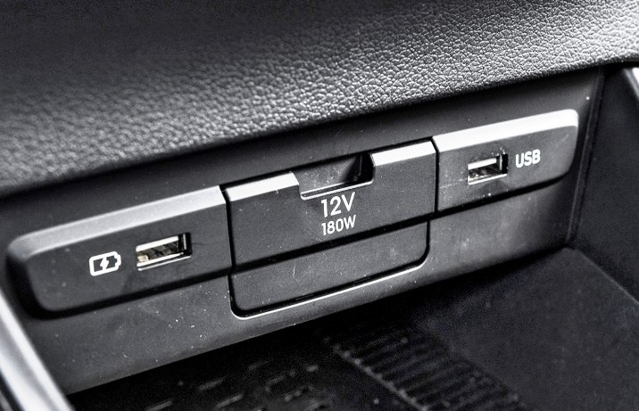 2021Hyundai Bayon 1.0 T-GDI 7DCT - wejścia USB
