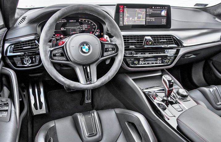 BMW M5 CS - deska rozdzielcza